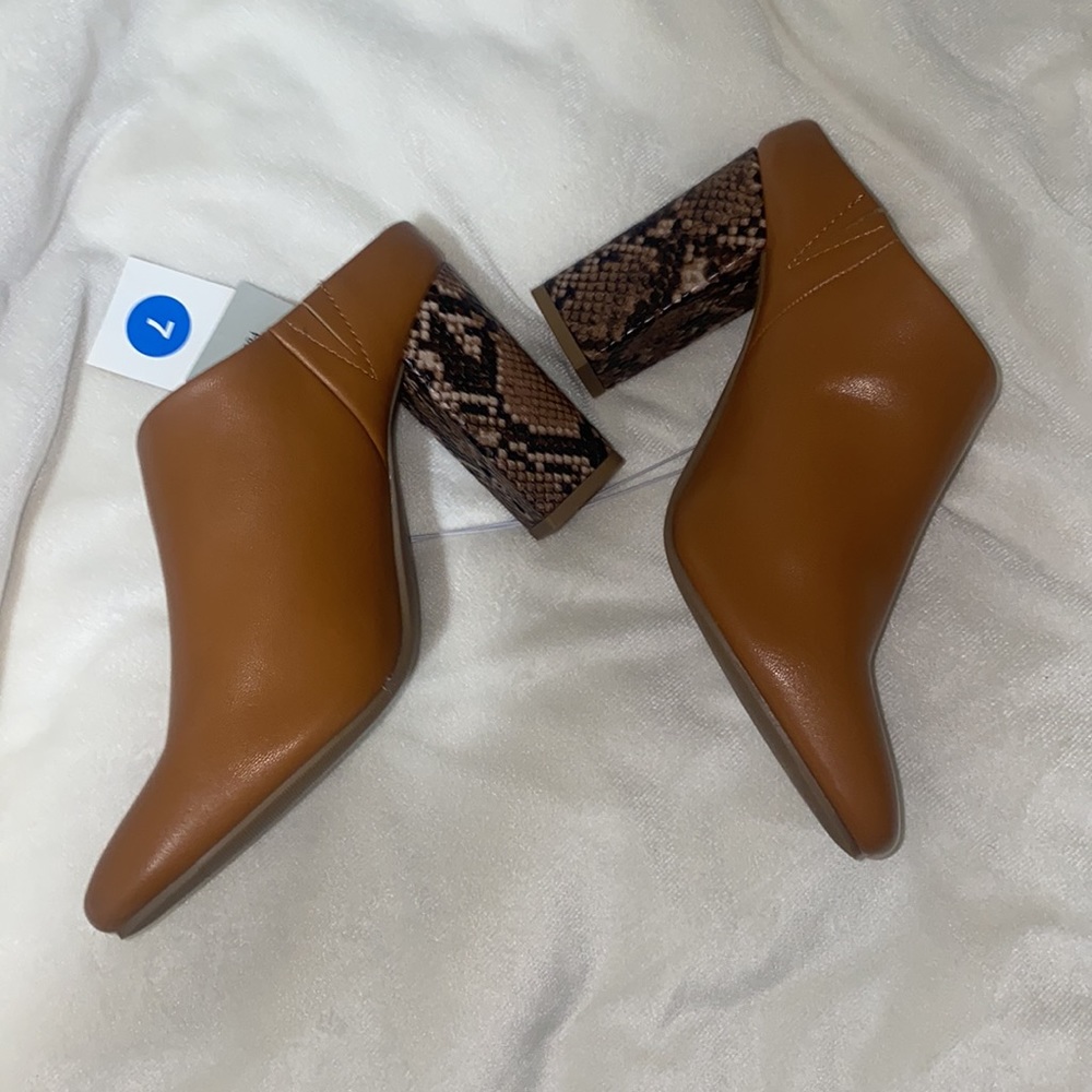 🛍️NWT Adorable snake skinned booties! - Picture 2 of 6